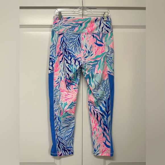 NWT Lilly Pulitzer 24” Inseam High Rise Weekender Crew Blue Kaleidoscope M & L - Picture 2 of 3